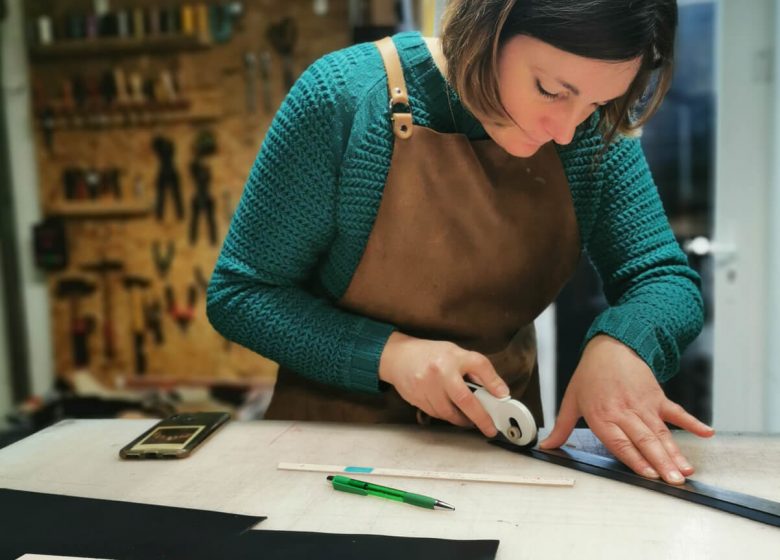 ATELIER MAROLINE  : FABRICATION D’UN CABAS CUIR ARTISANAL