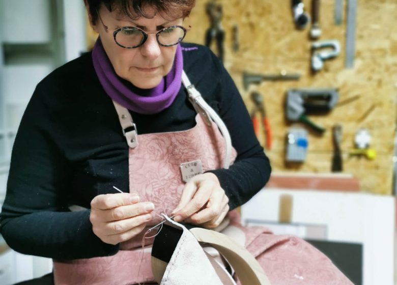 ATELIER MAROLINE  : FABRICATION D’UN CABAS CUIR ARTISANAL