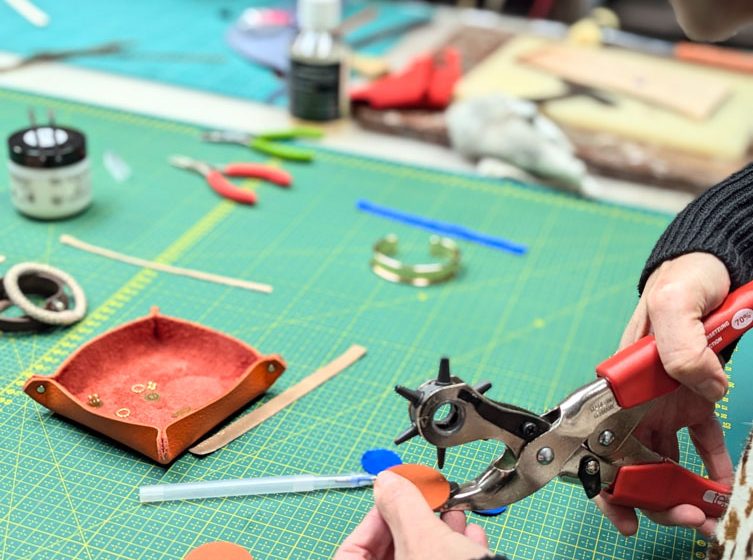 Atelier Maroline : Fabrication de bijoux en cuir